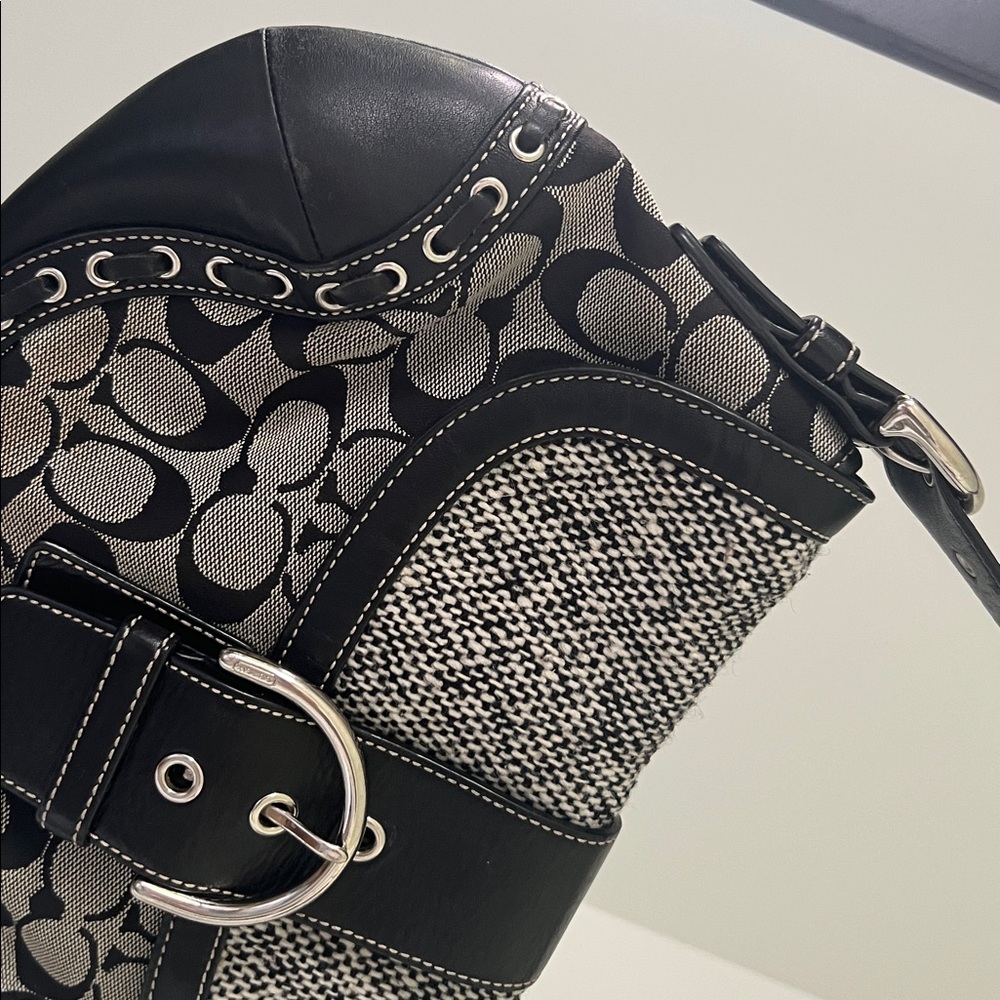 Coach F10425, vintage Soho Shoulder Bag (Y2K era, circa 2006) - Picture 3 of 8